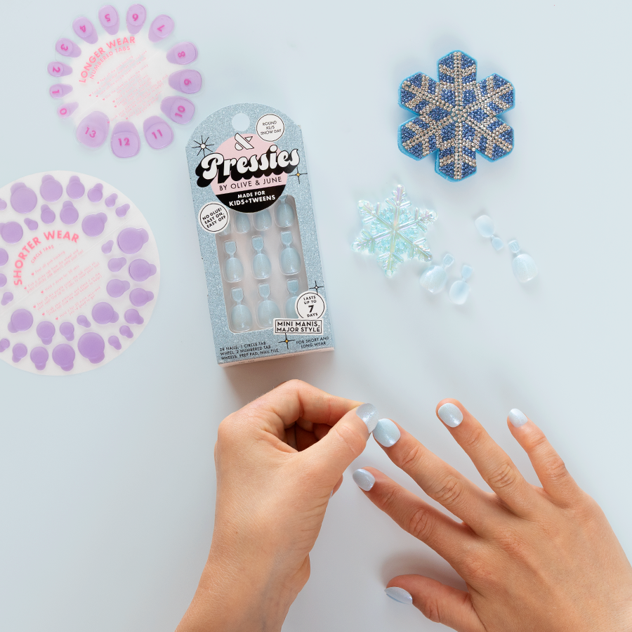 Snow Day - Pressies | Extra Short Short | Round - Image 5